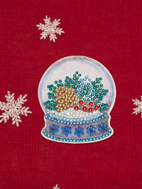 Pinecone snowglobe magnet 