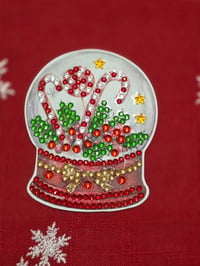 Candy cane snowglobe magnet 