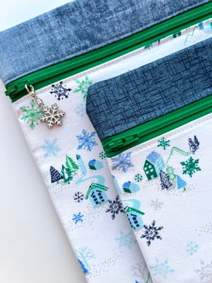 Image of New! “Slightly Smaller” Project Bag Duos/ Winter Snowflake Green Zip