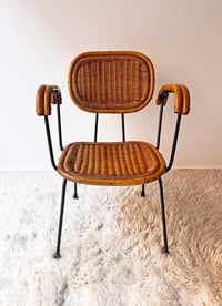 Image 2 of //ALQUILER//  SILLA VINTAGE DE FIBRA CON REPOSABRAZOS, AÑOS 50