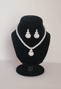 Image 1 of Elegant Bling Single Pearl Set 