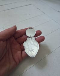 Image 4 of uhani PRAVO SRCE ogledalo  // mirrored REAL HEART earrings