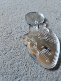 Image 8 of uhani PRAVO SRCE ogledalo  // mirrored REAL HEART earrings