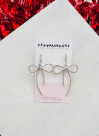 Silver metal bows 