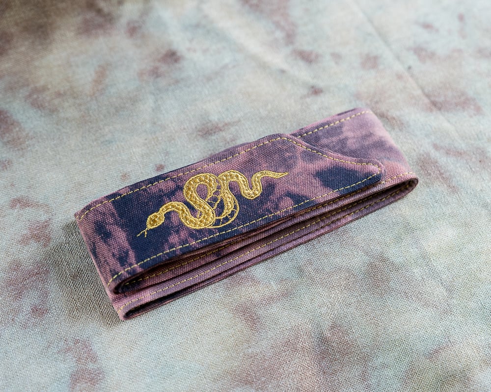 𝕲𝖔𝖑𝖉𝖊𝖓 𝕿𝖍𝖊𝖗𝖎𝖆𝖈