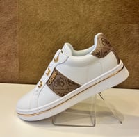 Image 5 of SNEAKER LOGO Y BLANCO GUESS