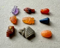 Image 2 of Amulettes en pierres anciennes C