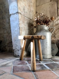 Image 2 of Petit tabouret de ferme ancien rénové 