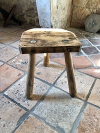 Image 4 of Petit tabouret de ferme ancien rénové 