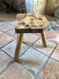 Image 5 of Petit tabouret de ferme ancien rénové 