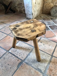 Image 8 of Petit tabouret de ferme ancien rénové 