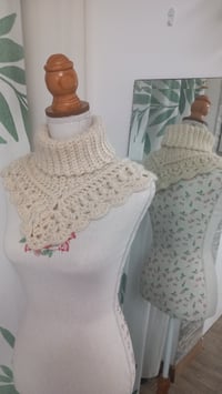 Image 3 of COL TOUR DE COU CREME