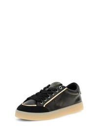Image 1 of SNEAKER GASTADA NEGRA GUESS