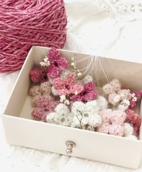 Image 5 of L'AMOUR EST UN BOUQUET de fleurettes Patron crochet