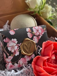 Image 7 of Midnight Garden Candle & Bath Set