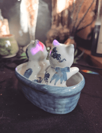 Image 3 of Cat basket salt and pepper 