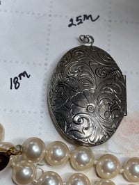 Image 2 of Vintage Silver-Tone Floral Engraved Oval Locket Pendant With Faux Pearl Necklace 18x25mm