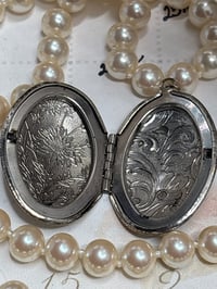 Image 3 of Vintage Silver-Tone Floral Engraved Oval Locket Pendant With Faux Pearl Necklace 18x25mm