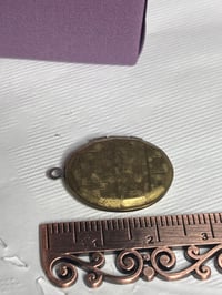 Image 4 of Small Vintage Brass Oval Brushed Pattern Locket Pendant In Gift Box