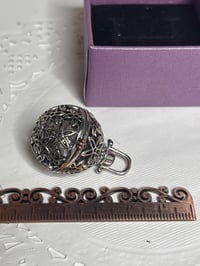Image 6 of Vintage Silver Filigree Sphere Pendant Locket With Floral Design &amp; Purple Gift Box