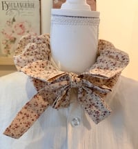 Image 1 of Printed Cotton – Floral Pattern Ruffle Collar