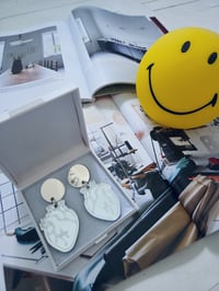 Image 3 of uhani PRAVO SRCE ogledalo  // mirrored REAL HEART earrings