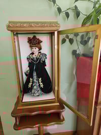 Image 6 of Eleanor – The Lady in the Shadowed Case