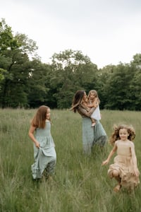 Sunday, May 17th Motherhood Field Sessions