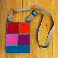 Image 3 of Bandolera patchwork rojo/rosa