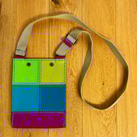 Image 3 of Bandolera patchwork verde/azul