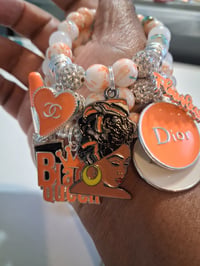 Image 1 of Black queen in orange 