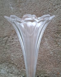 Image 5 of Paire de vases cornet en bronze et cristal XIXème