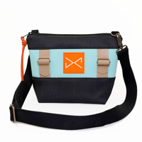 Image 1 of Bandolera Mini Basket negro - celeste