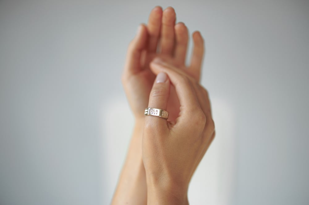 Image of Silver MAXI hexagon ring with inscription in Latin