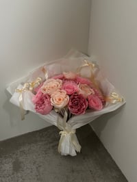 Image 1 of 💗 A Little Love – Valentine’s Day Bouquet (15 Flowers)