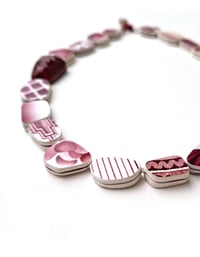 Image 3 of Collier Roses