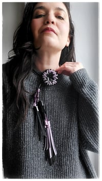 Image 17 of Collana floreale in pelle artigianale BLOOMIN LONG - Assolo 1/2026 - Amestiste