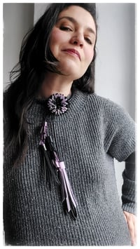 Image 10 of Collana floreale in pelle artigianale BLOOMIN LONG - Assolo 1/2026 - Amestiste