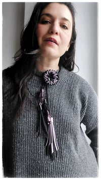 Image 6 of Collana floreale in pelle artigianale BLOOMIN LONG - Assolo 1/2026 - Amestiste