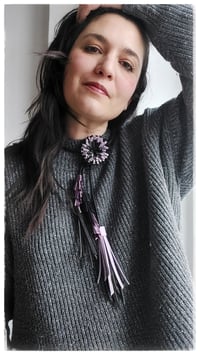 Image 16 of Collana floreale in pelle artigianale BLOOMIN LONG - Assolo 1/2026 - Amestiste