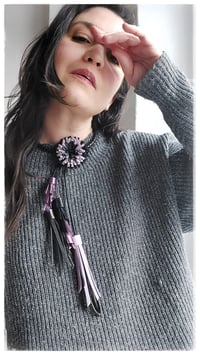 Image 11 of Collana floreale in pelle artigianale BLOOMIN LONG - Assolo 1/2026 - Amestiste