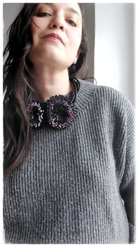 Image 16 of Collana floreale in pelle artigianale DALIA BOUQUET- Assolo 3/2026 - Ametiste