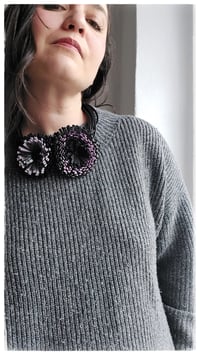 Image 5 of Collana floreale in pelle artigianale DALIA BOUQUET- Assolo 3/2026 - Ametiste