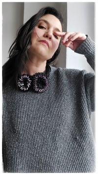 Image 18 of Collana floreale in pelle artigianale DALIA BOUQUET- Assolo 3/2026 - Ametiste