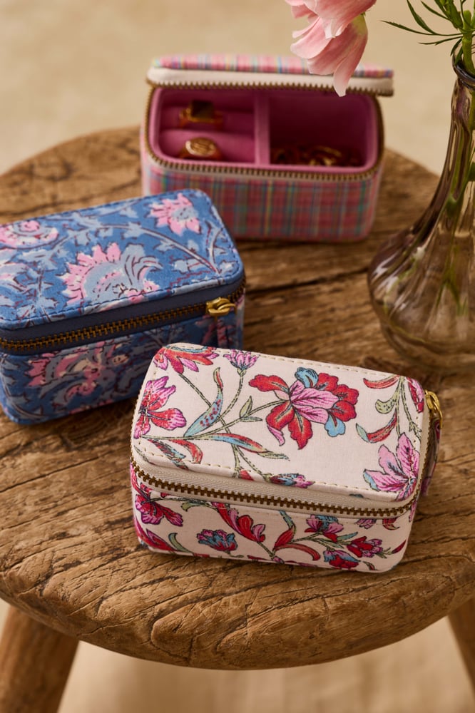 Image of Joyero Soumaya Cream floral .