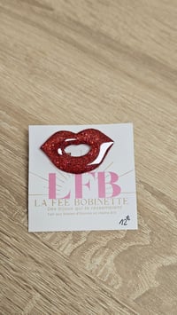 Image 2 of  Broche KISS