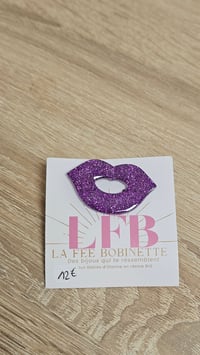 Image 3 of  Broche KISS