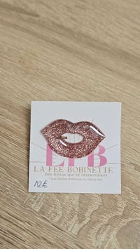 Image 4 of  Broche KISS