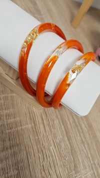 Image 3 of MARIE orange