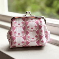  kiss-lock pouch chifuafua